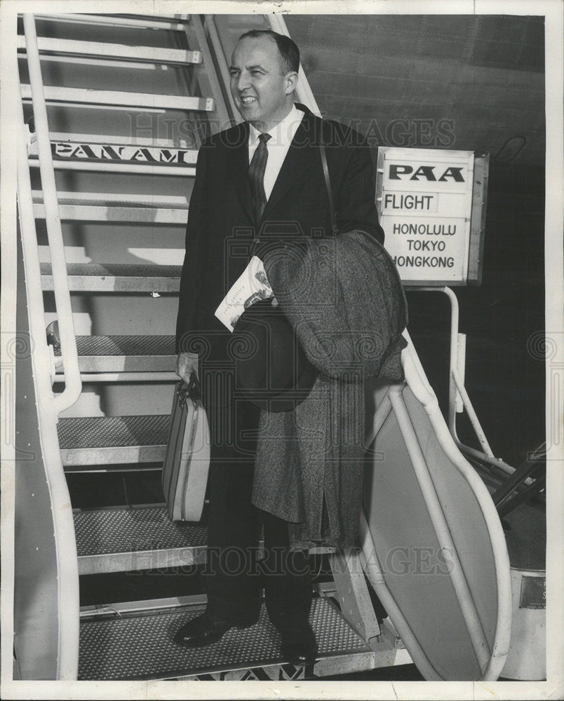 1950 Press Photo Emmett Dedmon Returns from a 20,000 Mile Trip Far East - Historic Images