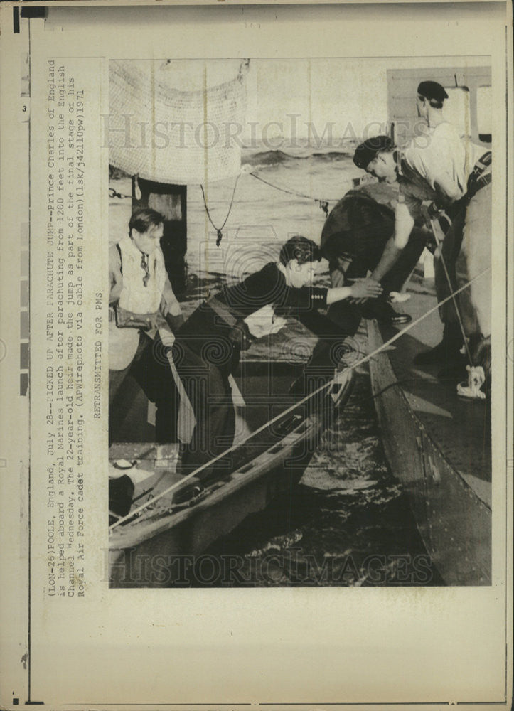 1971 Press Photo Prince Charles England Royal Marines Launch Parachuting - Historic Images