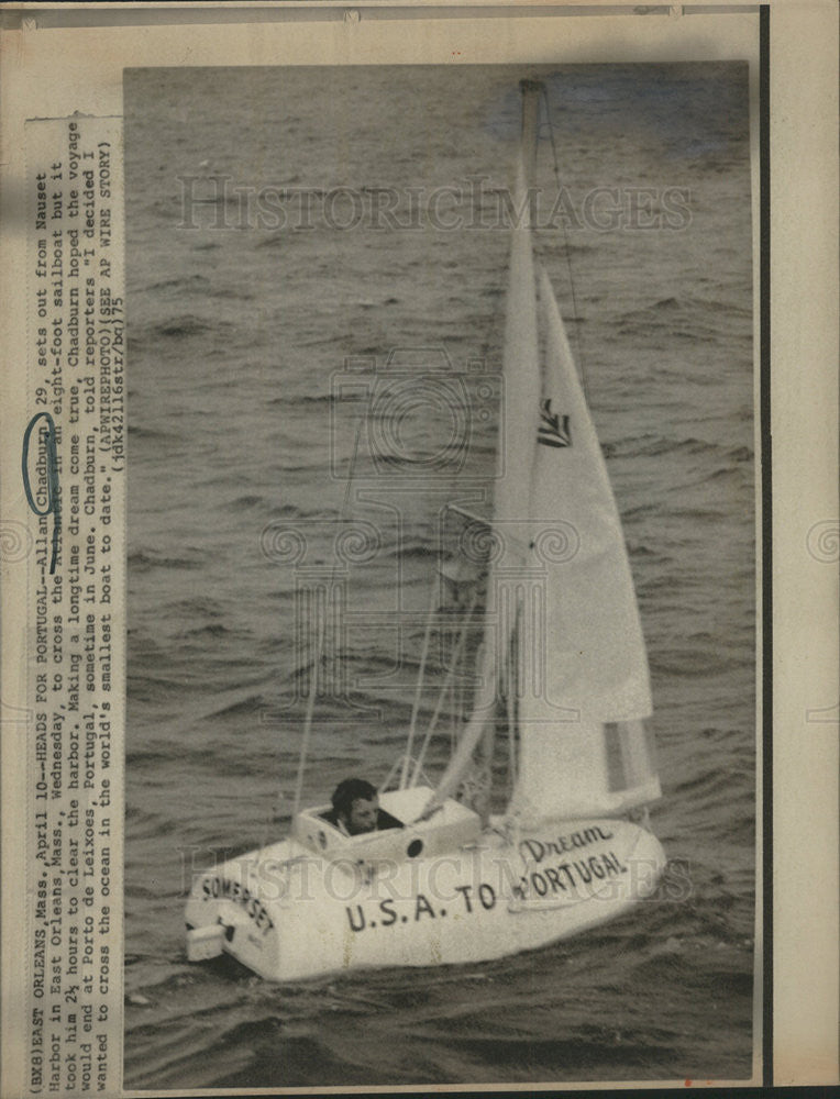 1975 Press Photo Allan Chadburn Nauset Harbor east Orleans Mass Portugal Boat - Historic Images