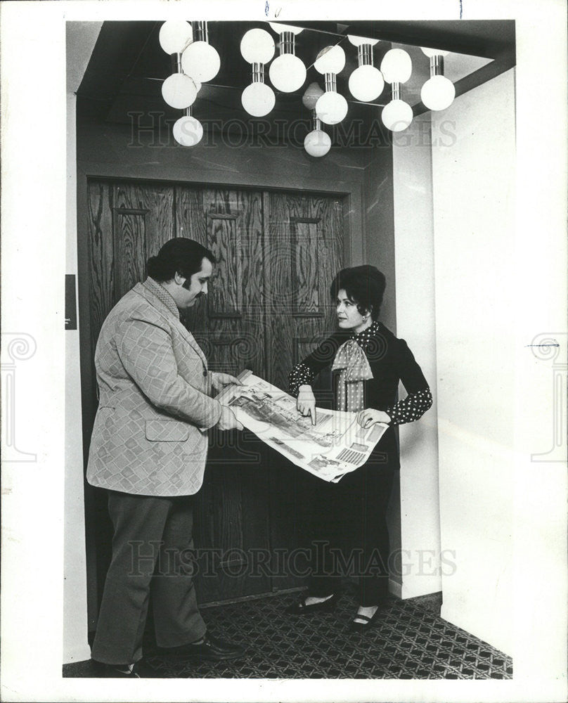 1973 Press Photo Dunbar Builder John Mark Elko Charfoos Design Marketing Mgr - Historic Images