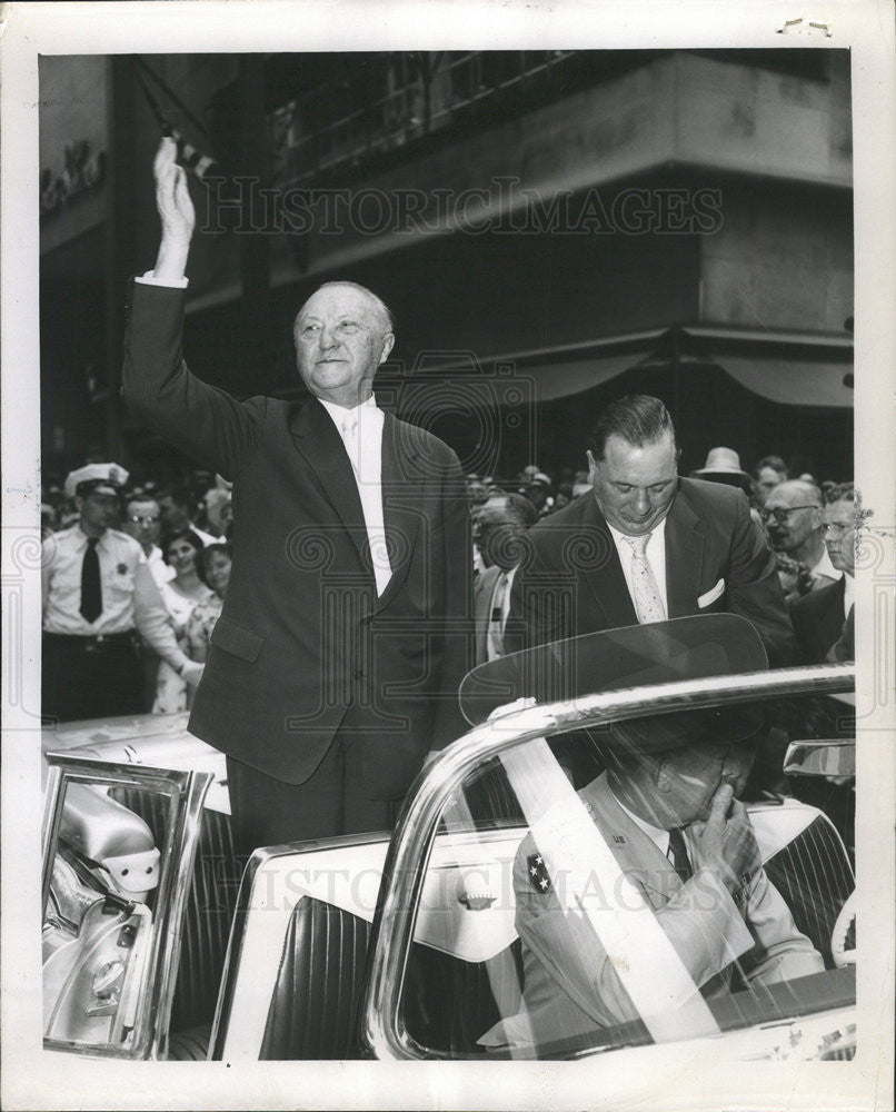 1956 Press Photo Dr Konrad Adenauer Mayor Daley Snap Pose - Historic Images