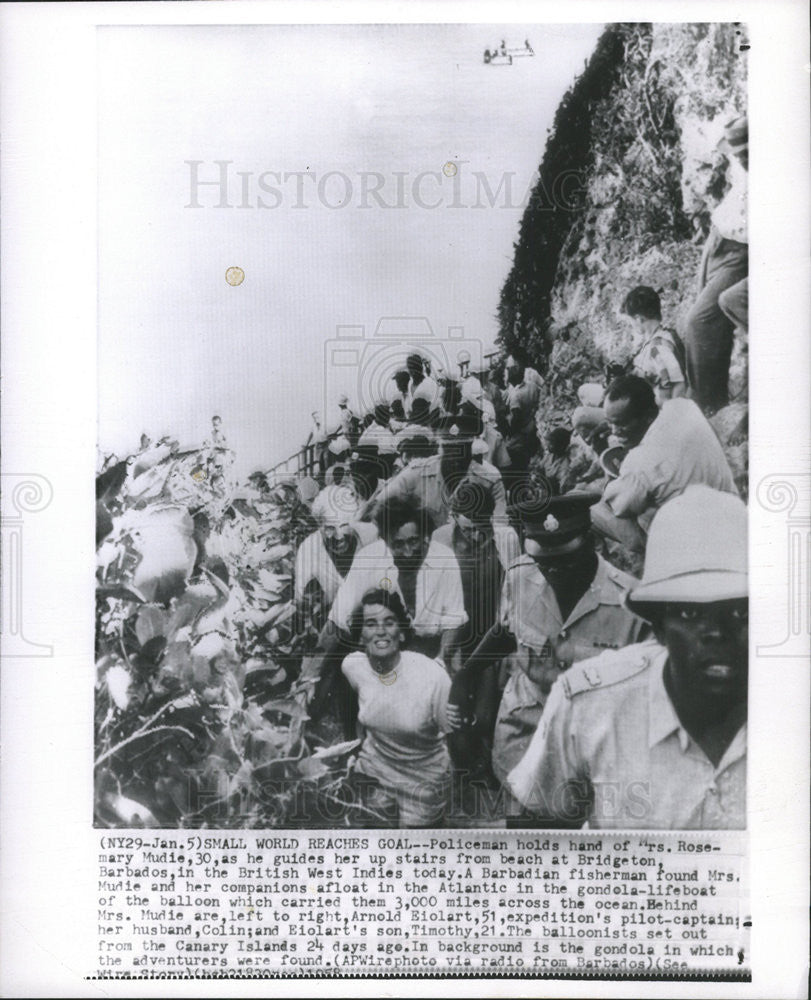 1958 Press Photo Policeman Mrs Rosemary Maudie guides beach Bridgetown Snap - Historic Images