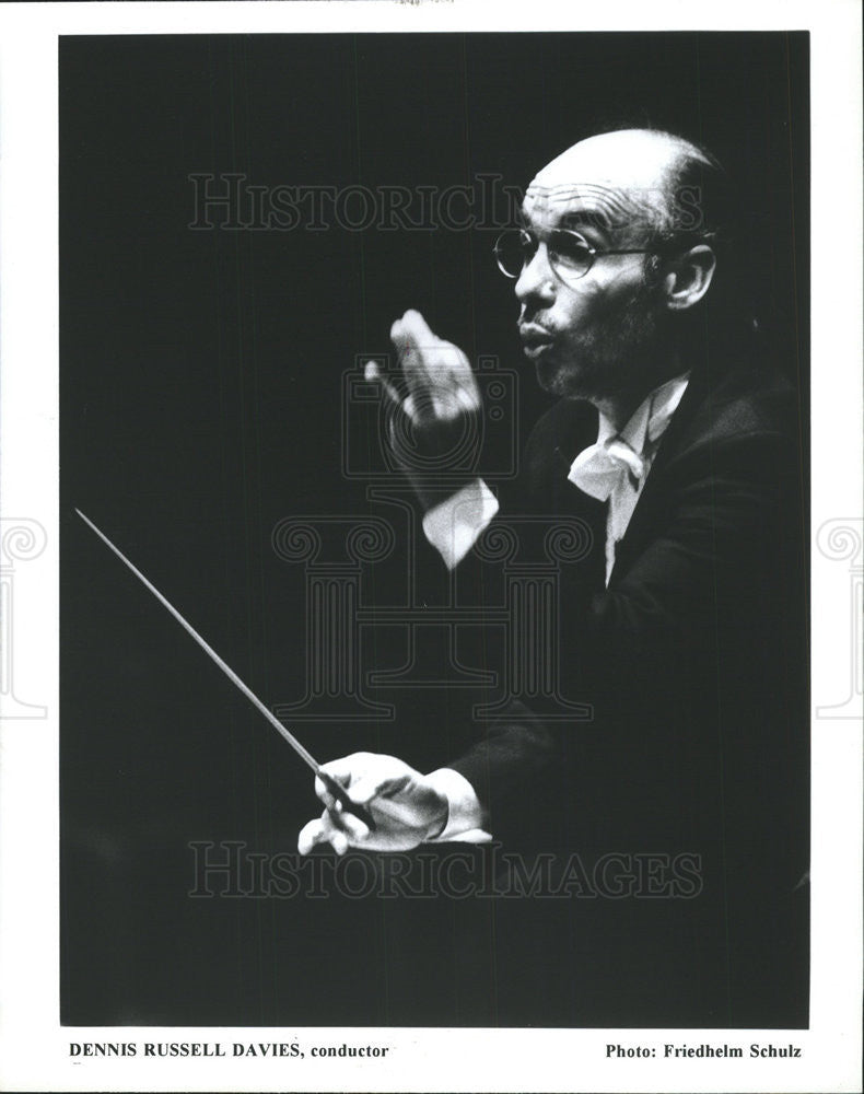 1996 Press Photo Dennis Russell Davis American Orchestra Conductor Snap Stick - Historic Images