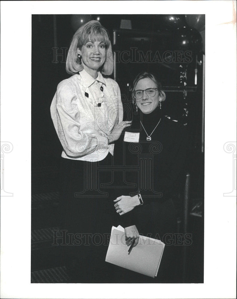 1993 Press Photo WLS TV Channel Janet Davies Chris Kocher Excalibur Literacy - Historic Images