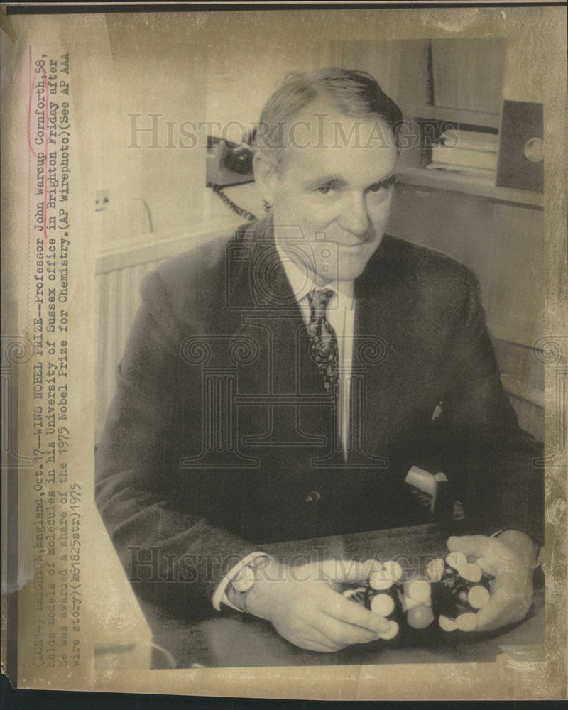 1975 Press Photo Professor John Warcum Cornforth - Historic Images