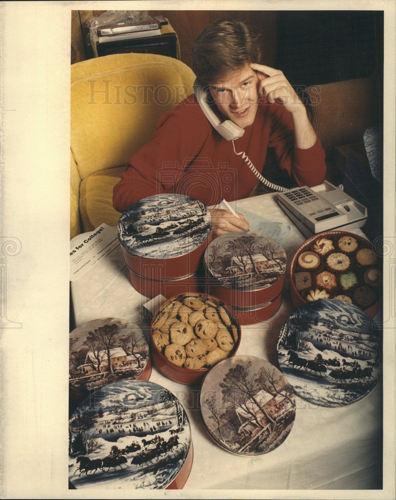 1987 Press Photo Dave Cook/Christmas Cookies/Baking - Historic Images