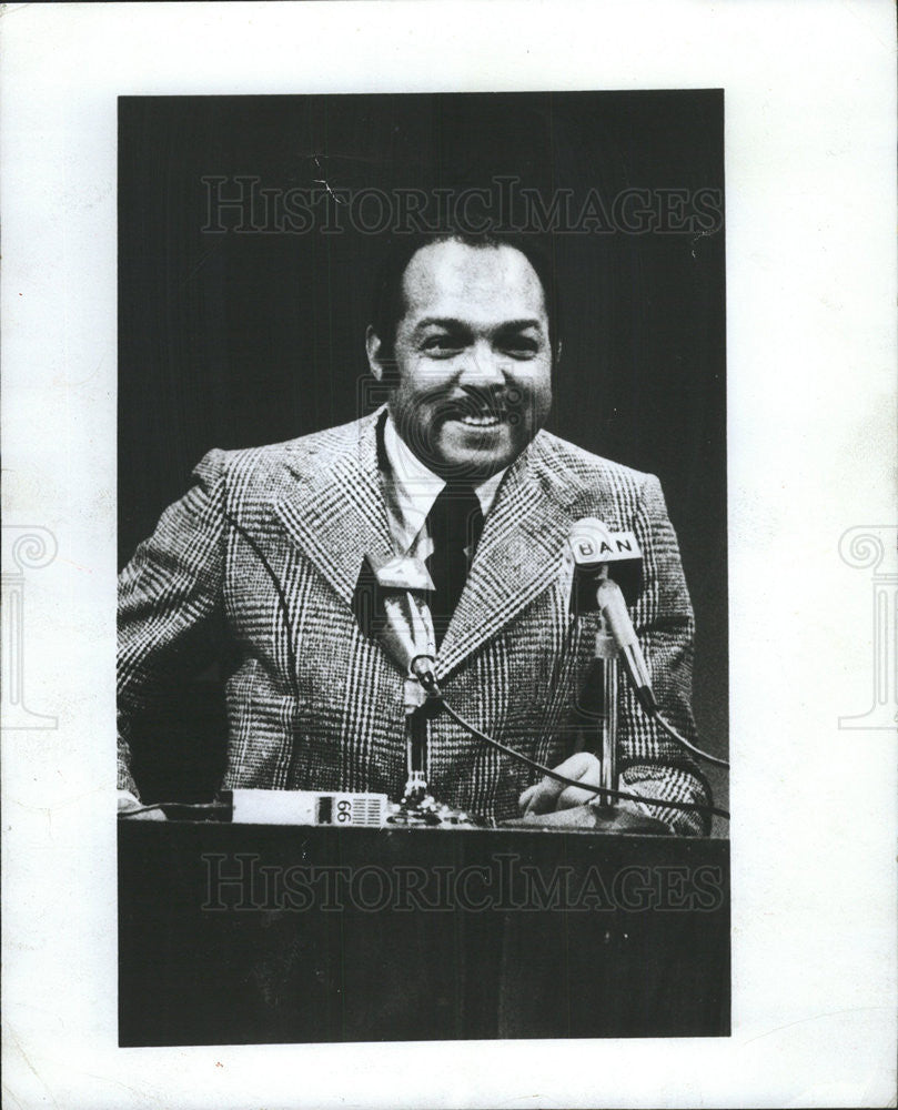 1977 Press Photo Carl Stokes Former Cleveland Mayor turned TV personality. - Historic Images