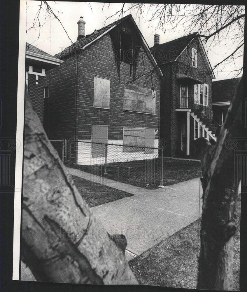 1976 Press Photo Bryja Family Former Home - Historic Images