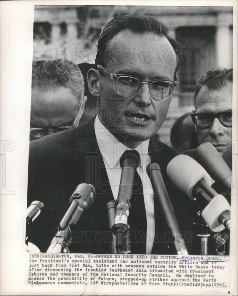 1965 Press Photo McGeerg Bundy President national security VietNam White House - Historic Images