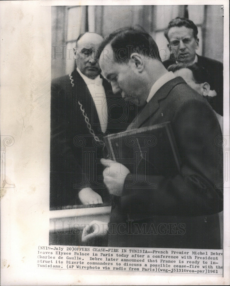 1961 Press Photo French Premier Michel Debre Leaves Elysee Palace in Paris - Historic Images