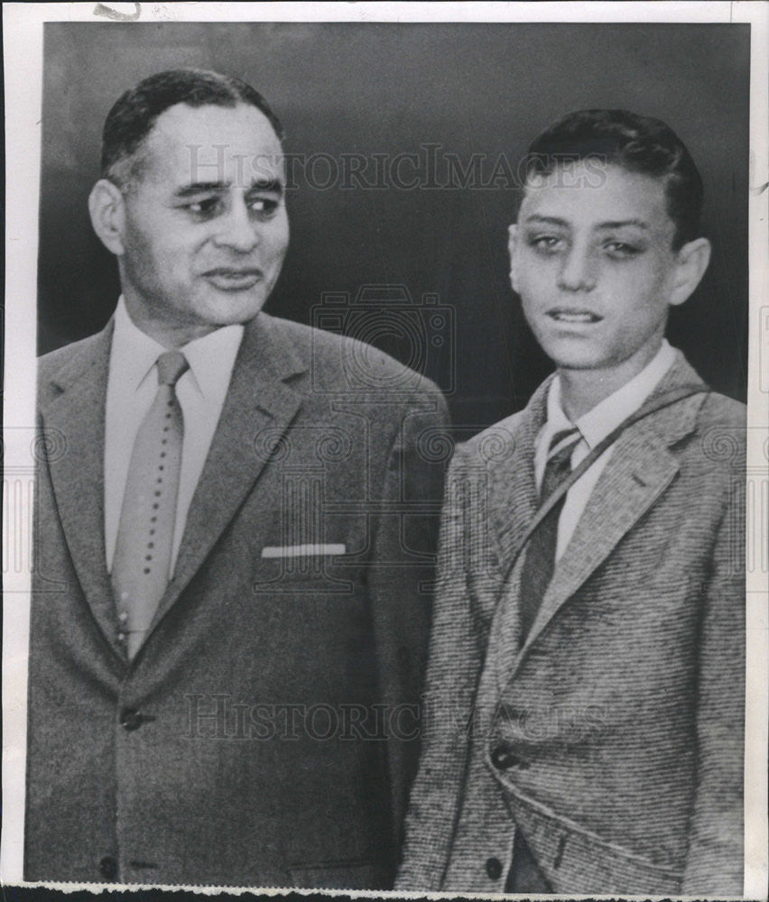 1959 Press Photo Ralph Bunche Son Little Year Bunche Noble Peace Prize Club - Historic Images