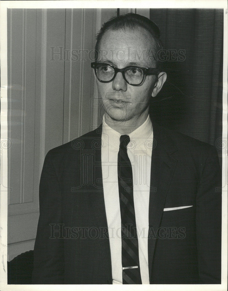 1965 Press Photo Paul Deck Director of Midtown - Historic Images