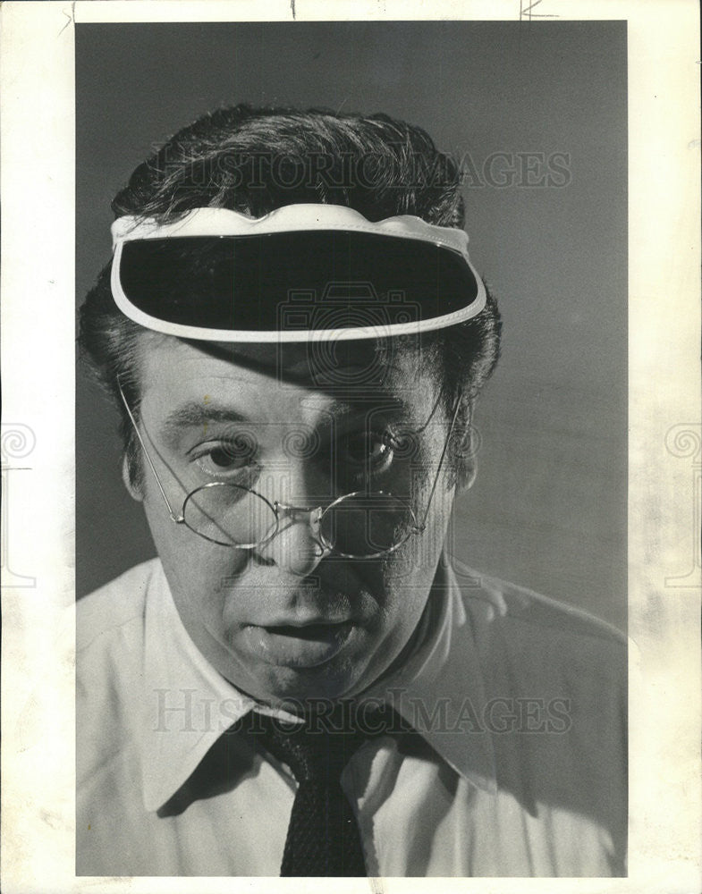 1967 Press Photo J. J. Barry in a Scene &quot;From The Second City&quot; - Historic Images