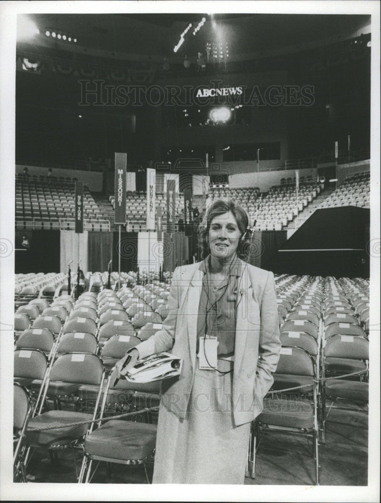 1980 Press Photo Lynn Sherr reporter for NBC News covering the Democratic Nation - Historic Images