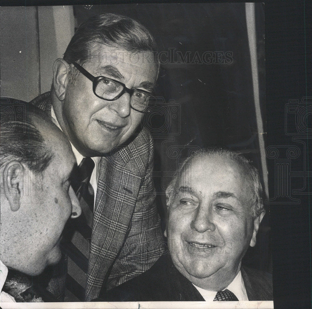 1975 Press Photo John Sheldon Chairman Charles Stevens State Street Council - Historic Images