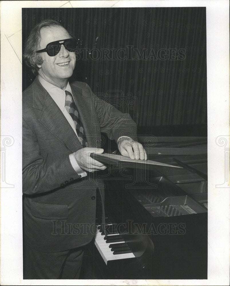 1973 Press Photo Goodwill honor George Shearing Chicago Blind Pianist Center - Historic Images