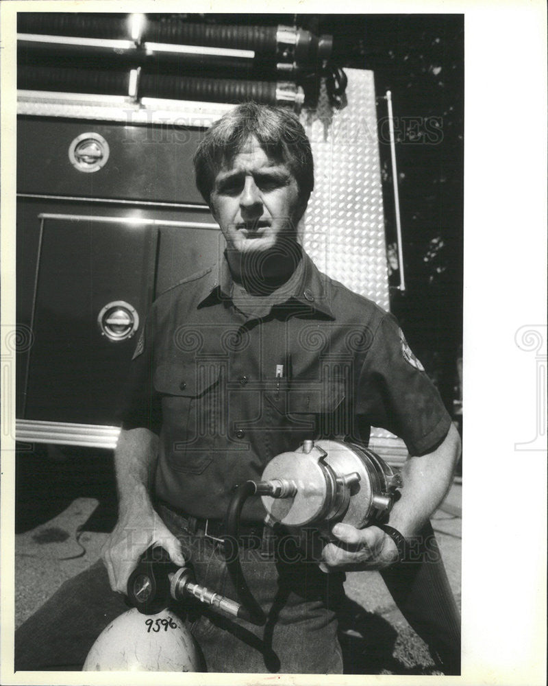 1984 Press Photo Thomas Barrett, Fireman. - Historic Images