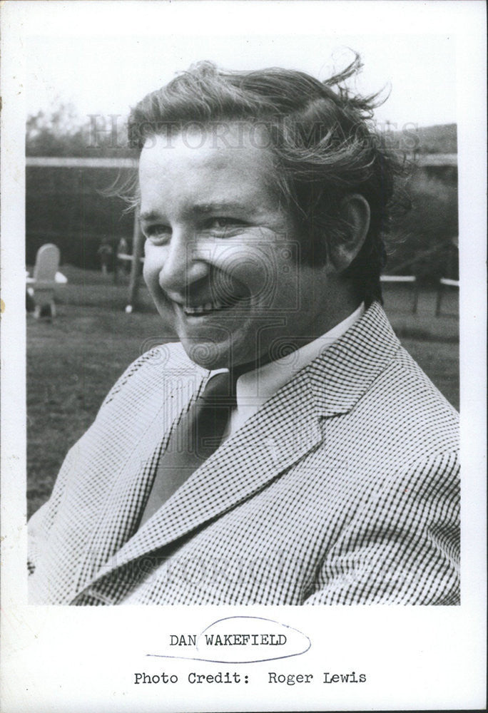 1973 Press Photo Dan Wakefield American novelist journalist screenwriter Island - Historic Images