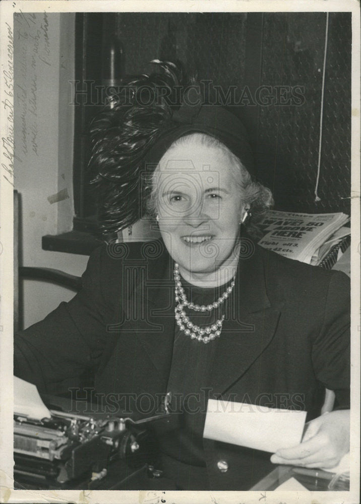 1953 Press Photo Betty Walker Sun Times Columnist - Historic Images