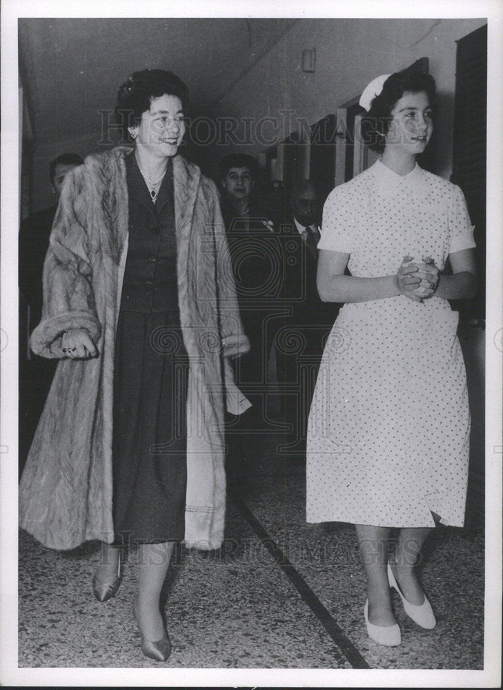 1958 Press Photo Queen princess Sophia royal family visit Orphanage - Historic Images