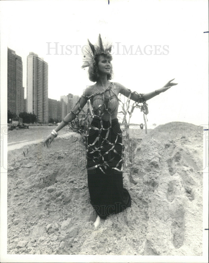 1985 Press Photo Drew Walker Designer - Historic Images