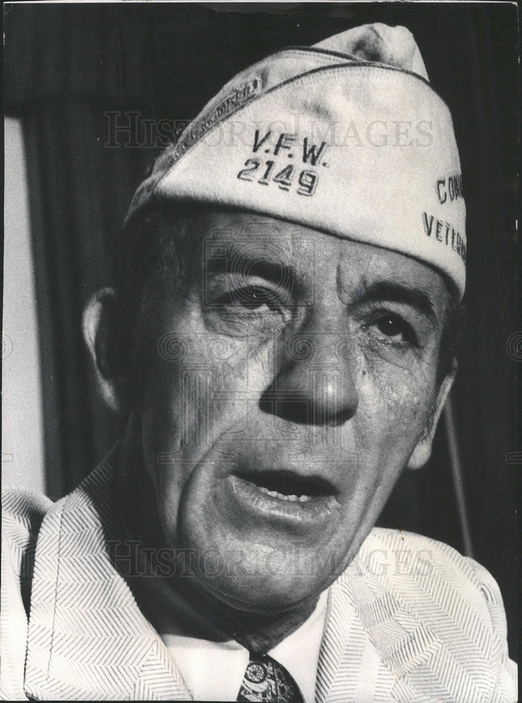 1974 Press Photo Ray R Soden VFW commander press conference organization - Historic Images