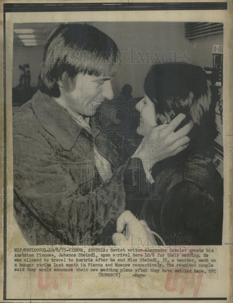 1975 Press Photo Soviet Writer Alexander Sokolov - Historic Images