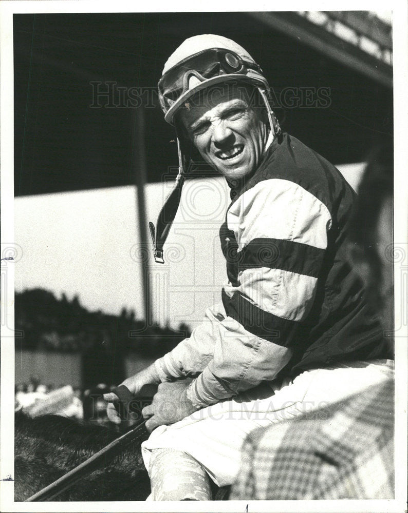 1977 Press Photo Larry Snyder Winning Jockey American Derby Silver Series - Historic Images