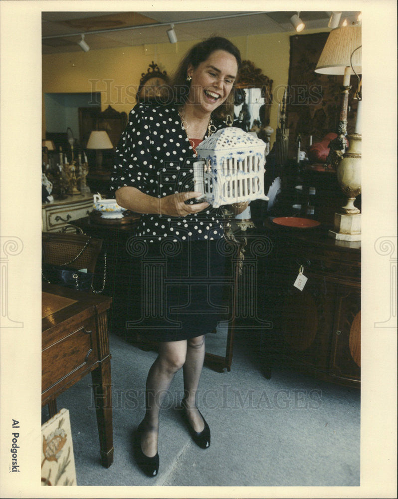 1992 Press Photo Alexandra Stoddard, Author, With A Birdcage - Historic Images