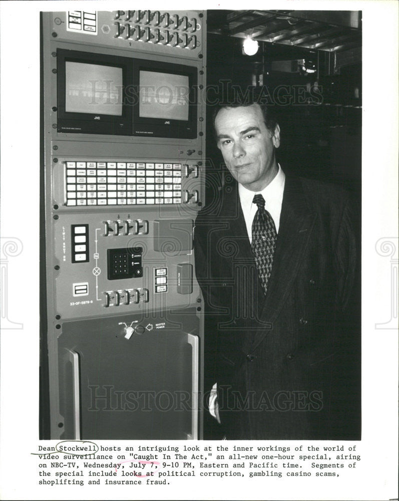 Press Photo Dean Stockwell hosts Radio Host - Historic Images