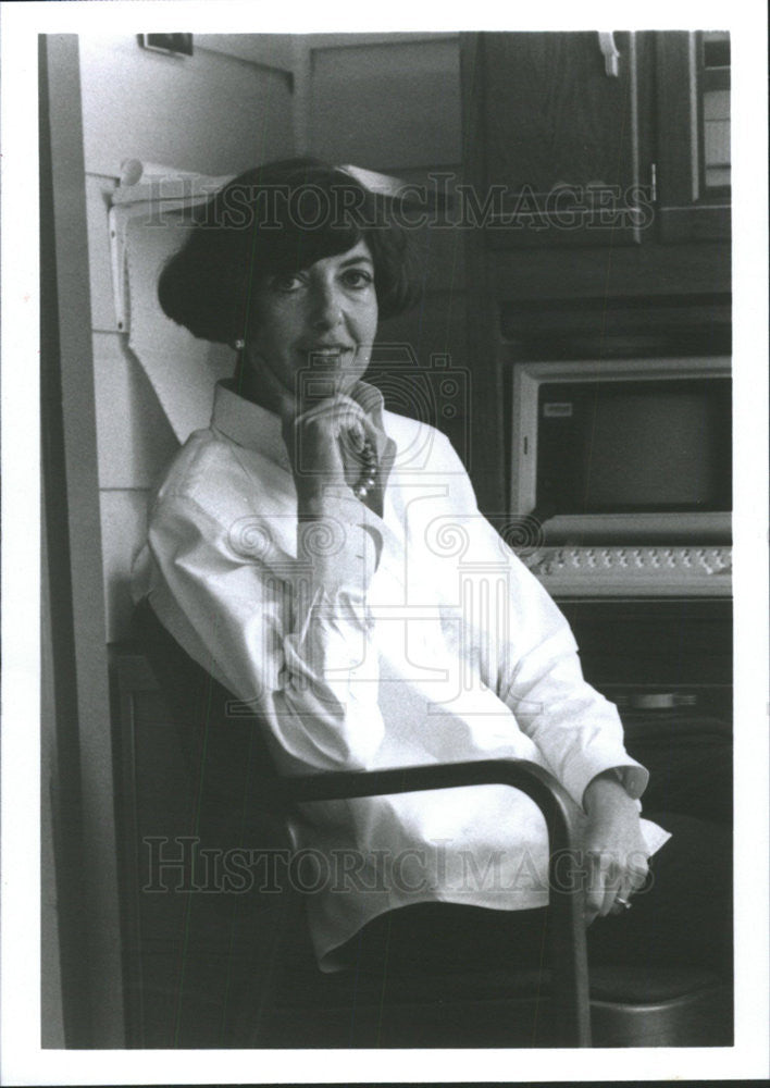 1992 Press Photo Gail Donohue Story author writer Lord Motel novelist - Historic Images