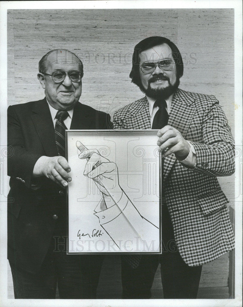 1982 Press Photo prestigious award John Edwards general manager Chicago Bernard - Historic Images