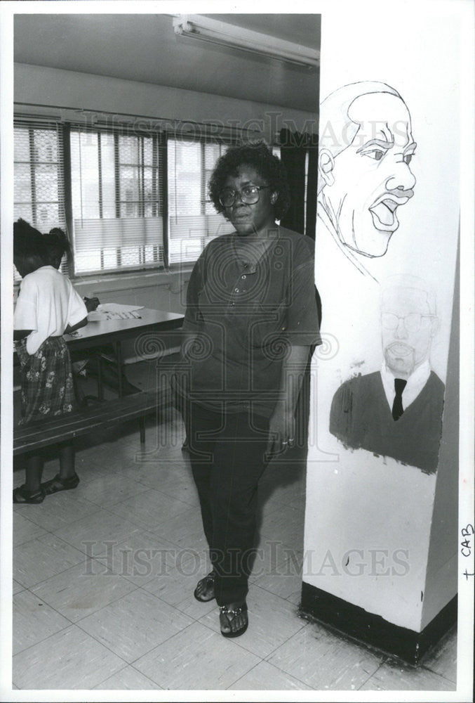 1993 Press Photo LueElla Edwards Lost Daughter Gang Shootout Work Club Boost - Historic Images