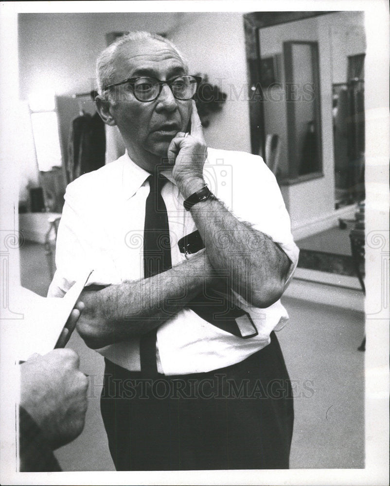 1969 Press Photo E. T. Edwards, Owner of Edwards Fur Co. - Historic Images