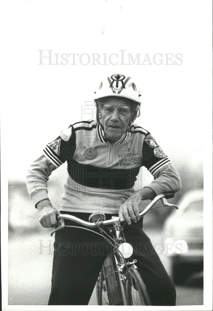 1979 Press Photo Arlington Ray Rusher Bike Ride Miles Bicycles Cap - Historic Images