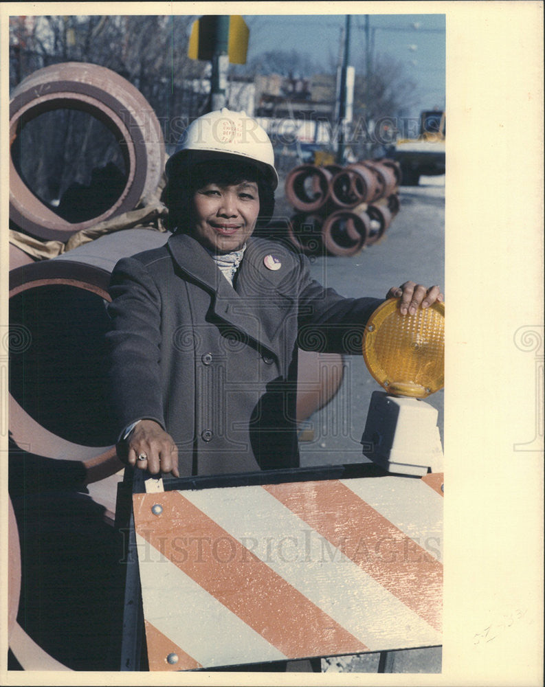 1988 Press Photo Teresita Bulan Sagun Commissioner Chicago Sewer Asian American - Historic Images