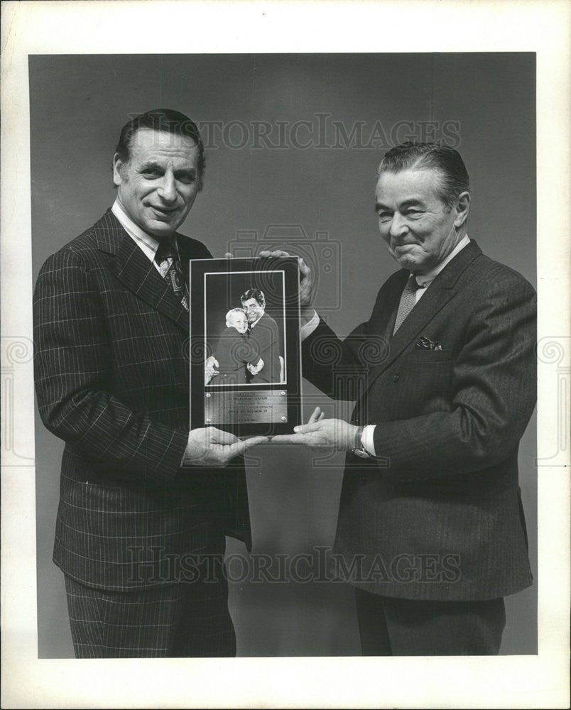 1972 Press Photo Irv Kupcinet Shomo Chicago Honorary Muscular Dystrophy award - Historic Images