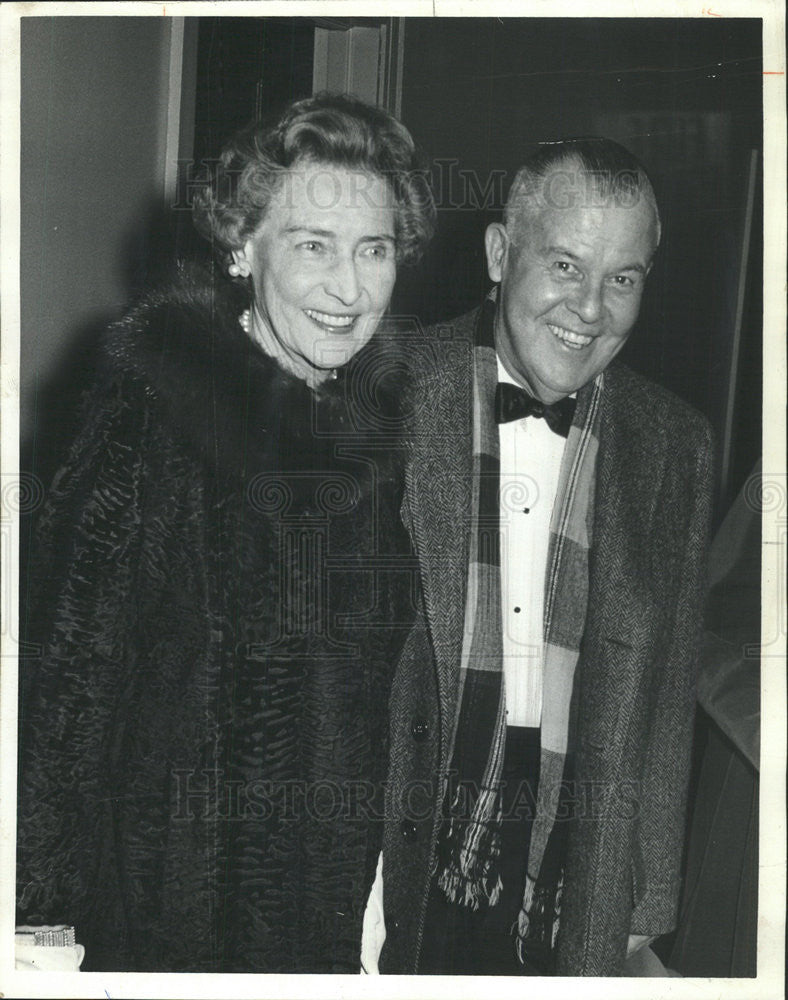 1964 Press Photo Clive Runnels J C Hemphill Orchestra Hall Chicago Michigan - Historic Images