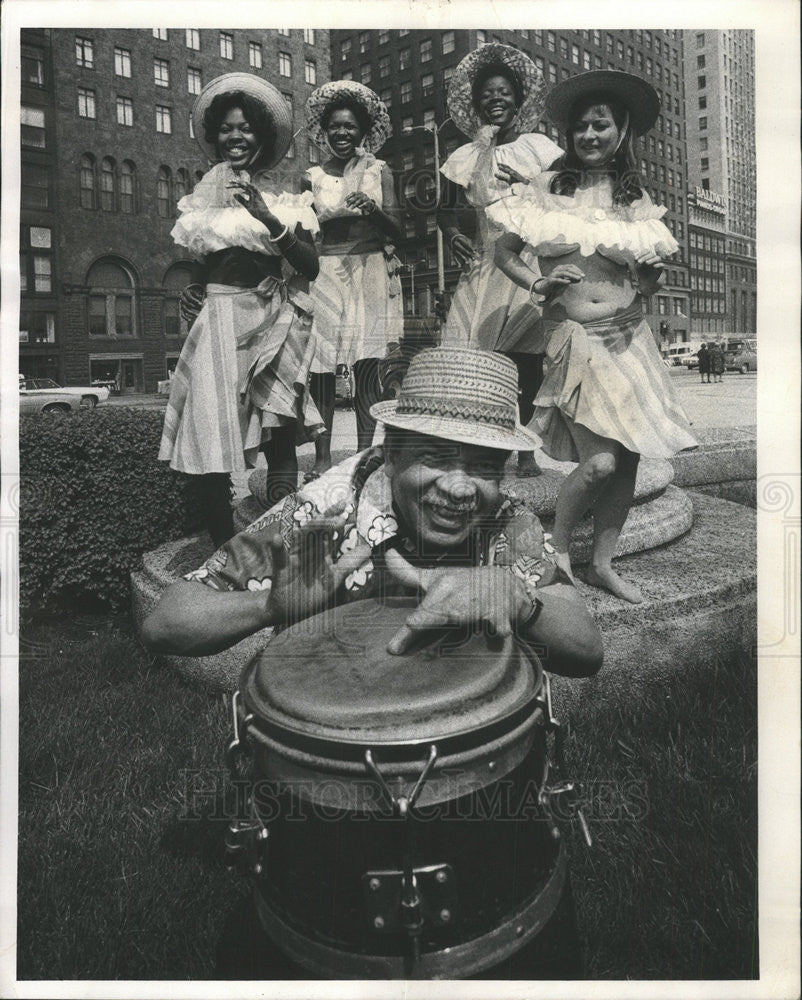 1975 Press Photo Dancer instructor Jimmy Payne Calypso dance Grant Park beat - Historic Images