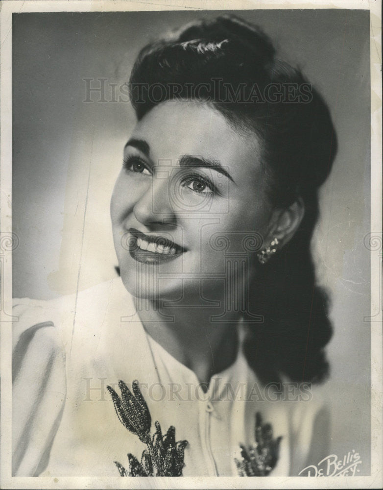 1944 Press Photo Mona Paulee Amateur Singing Contest Portland - Historic Images