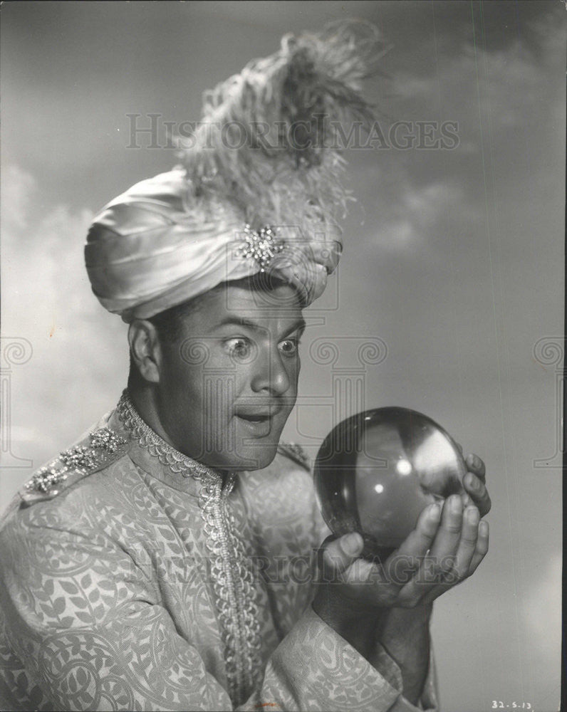 1960 Press Photo Dick Shawn The Wizard of Baghdad Actor - Historic Images