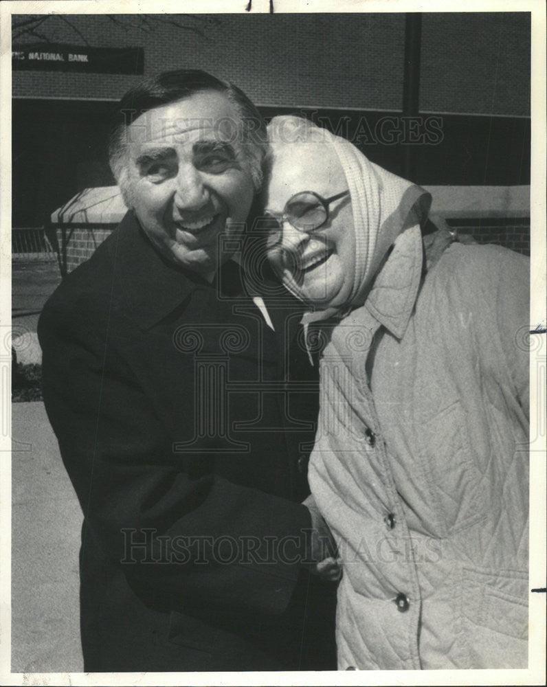 1985 Press Photo Waukegan Mayor Bob Sabonjian Illinois - Historic Images