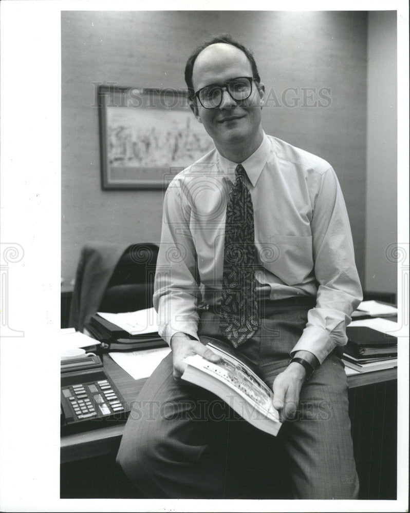 1993 Press Photo Paul Gust Vallas Superintendent CEO Chicago Public Schools Mich - Historic Images