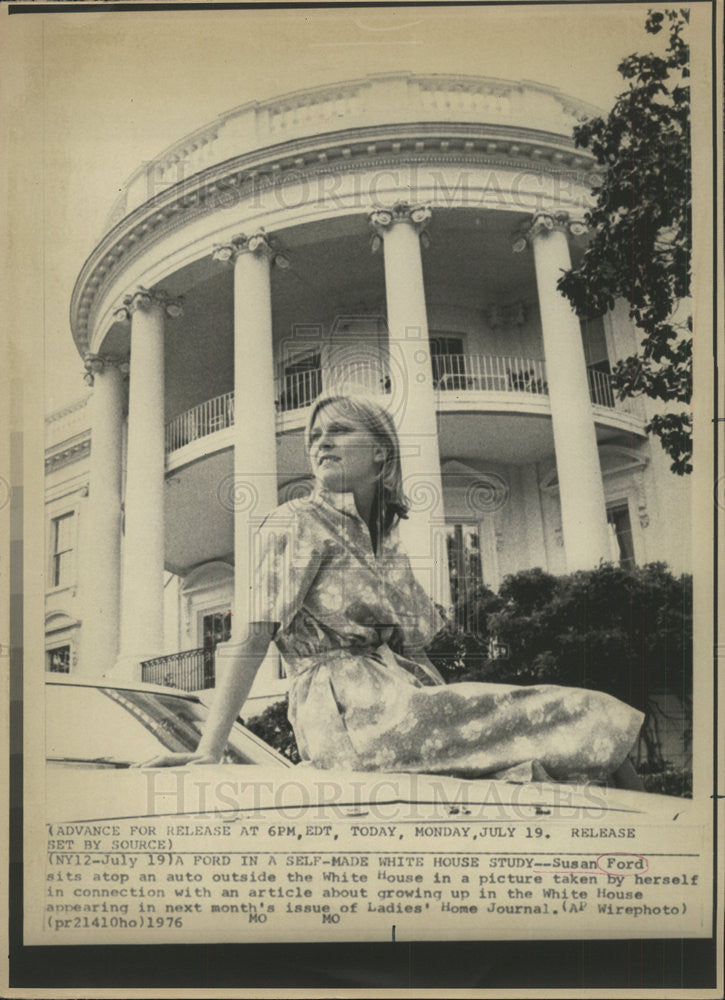 1976 Press Photo Susan Ford White House Study Article Issue Lady Journal - Historic Images