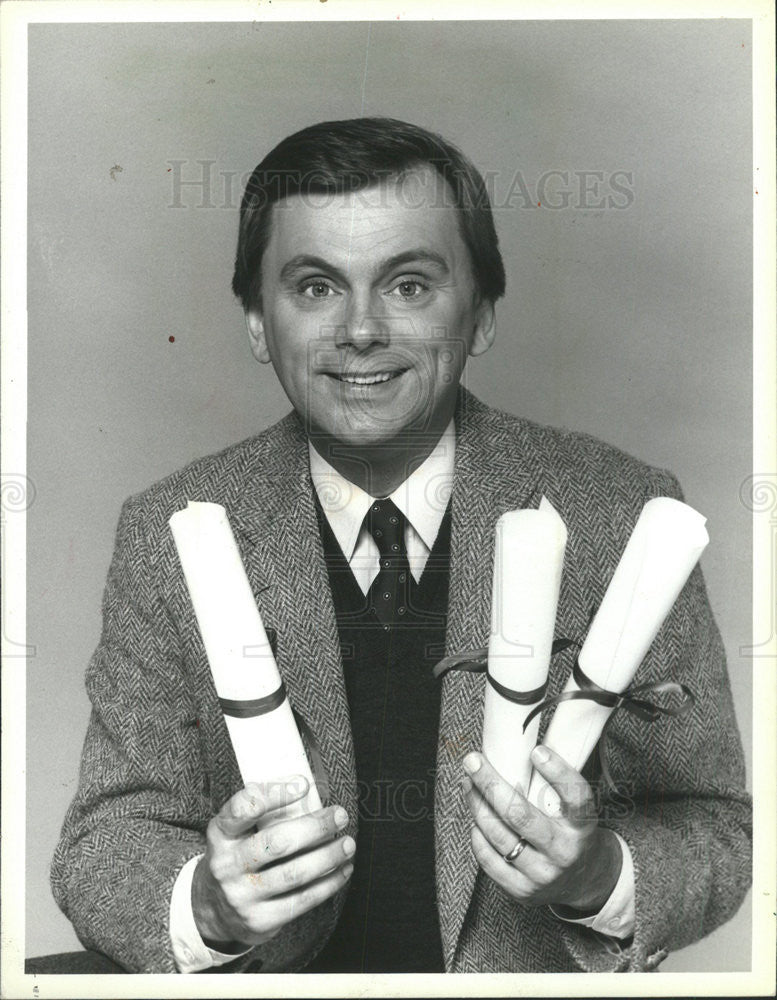 1984 Press Photo Pat Sajak Wheel Fortune Anniversary College Bowl telecast - Historic Images