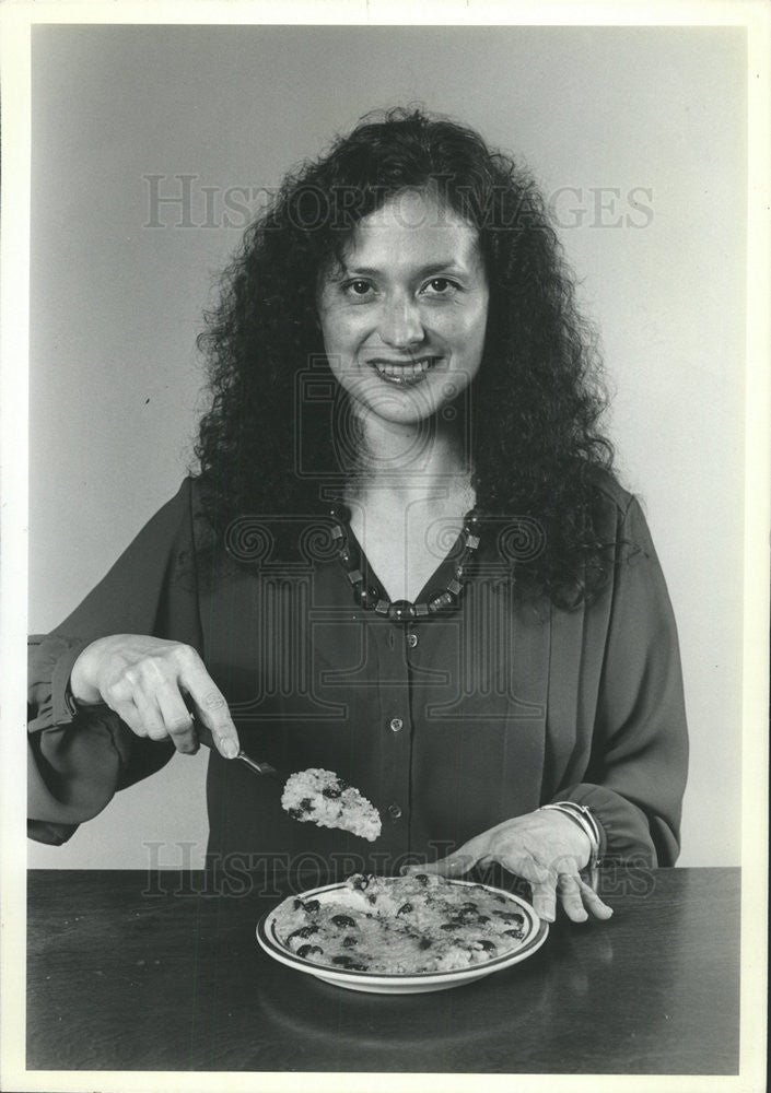 1981 Press Photo MILLI TORME SINGER WITH RICE PUDDING - Historic Images