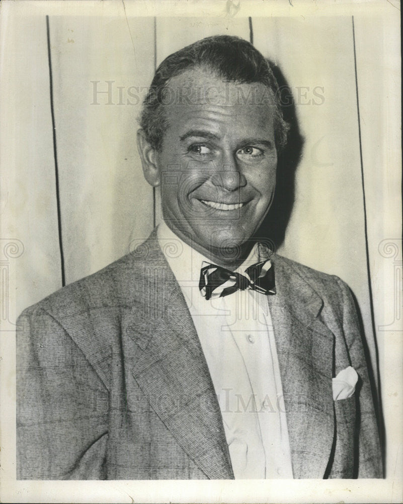 1951 Press Photo Regis Toomev Appear Role Sport Writer Drama Prize Ring Theater - Historic Images