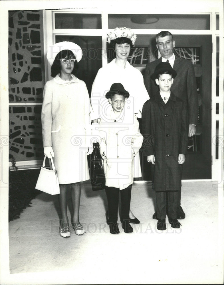 1966 Press Photo James Riley Astronaut Eugene Cernan Simeon Catholic Church - Historic Images