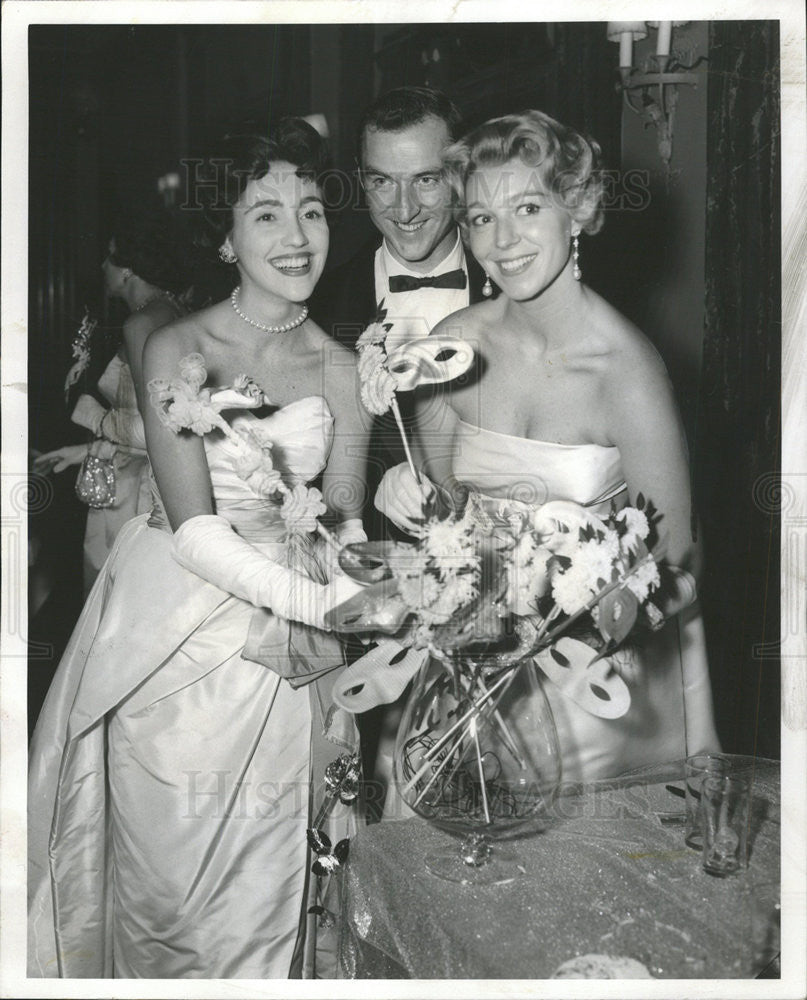 1958 Press Photo Mrs Robert Riley Mrs. Charles Murphy Margaret Etter Creche Ball - Historic Images