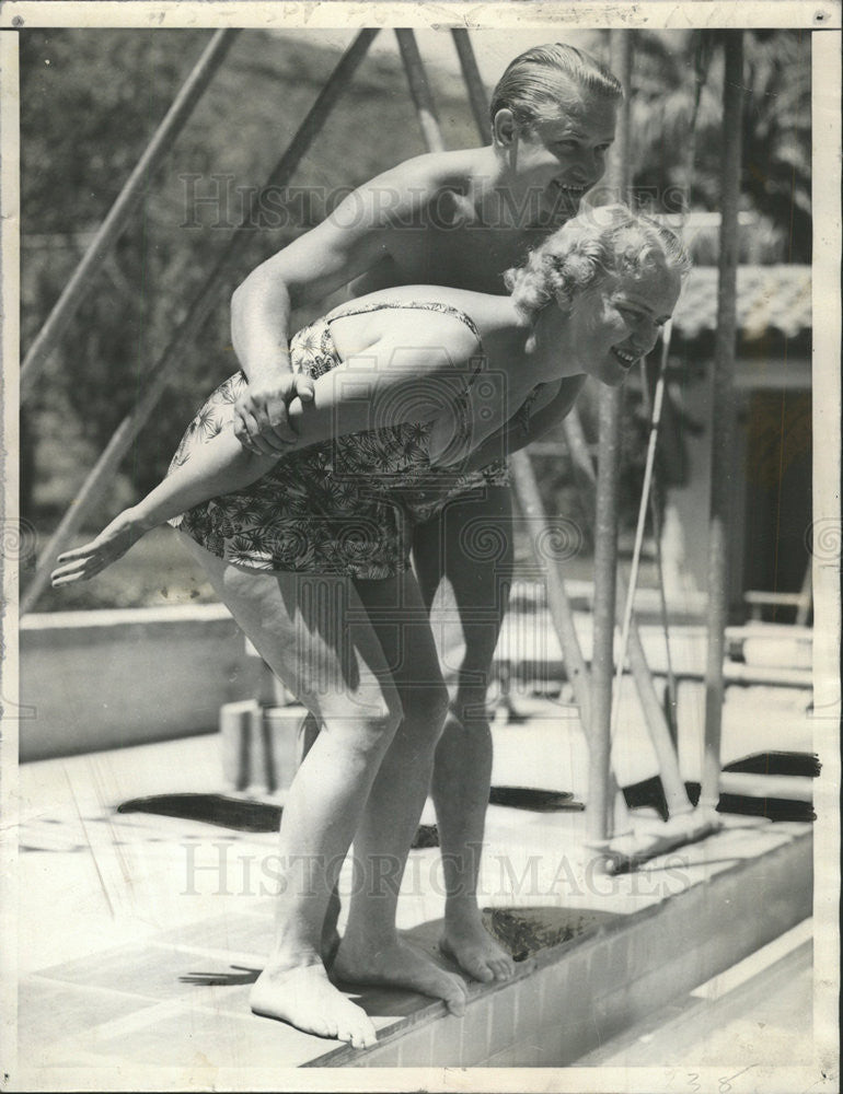 1938 Press Photo Mickey Riley Olympic diving champ teach blonde bride Marjorie - Historic Images